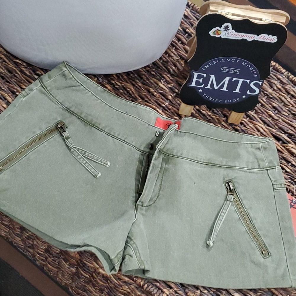 Era Shorts